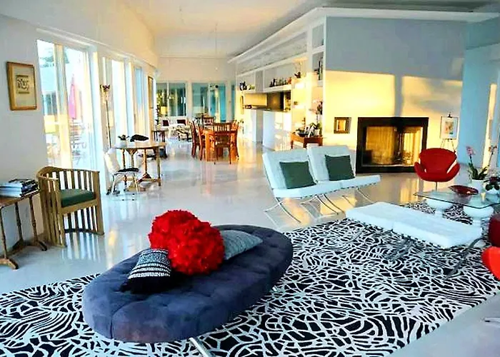 Holiday home Fabulous Retreat With An Indoor Pool And Sauna For A Luxury Getaway In Champaign, Illinois *