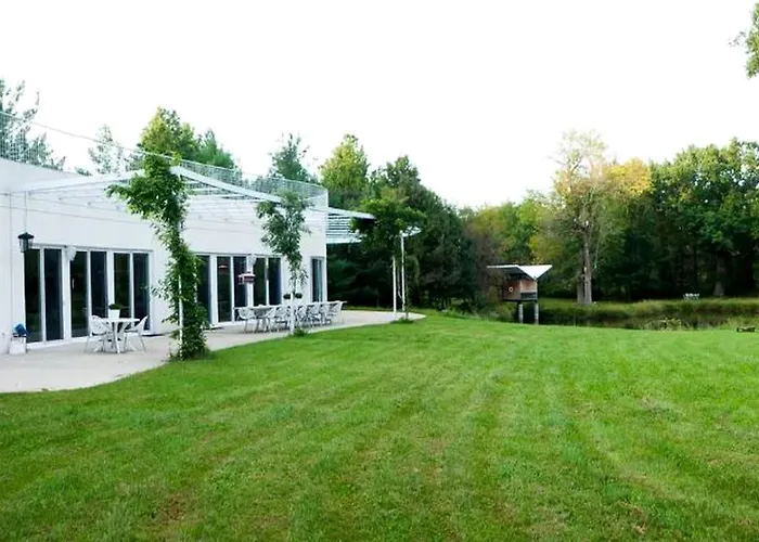 Holiday home Fabulous Retreat With An Indoor Pool And Sauna For A Luxury Getaway In Champaign, Illinois