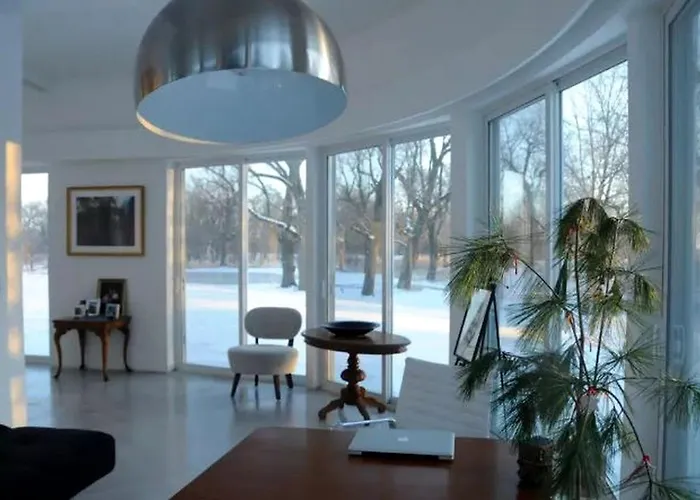Fabulous Retreat With An Indoor Pool And Sauna For A Luxury Getaway In Champaign, Illinois Holiday home Champaign