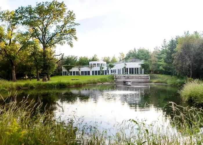 Holiday home Fabulous Retreat With An Indoor Pool And Sauna For A Luxury Getaway In Champaign, Illinois