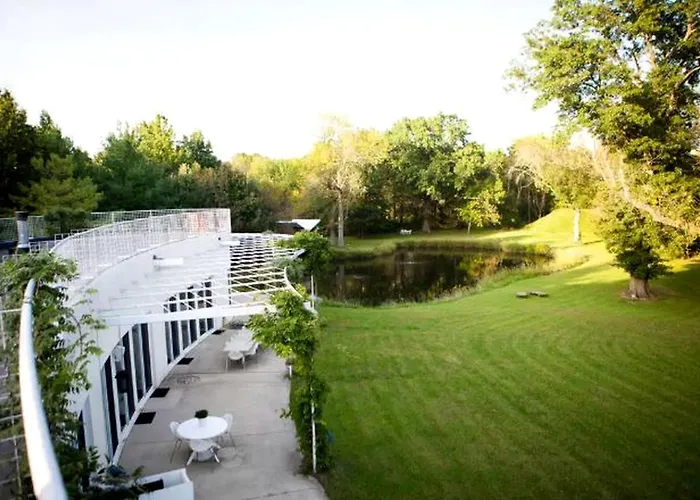 Fabulous Retreat With An Indoor Pool And Sauna For A Luxury Getaway In Champaign, Illinois *
